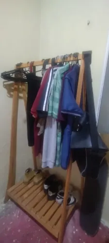 Arara de Roupas de Madeira - Tamanho Médio