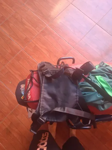 Vendo Pochete valor de 20 reais tá zerado