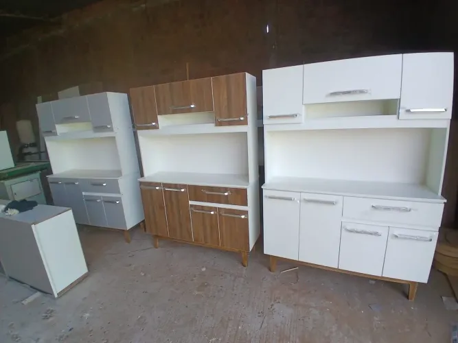 Vende-se Armário de cozinha com: 1.80 de altura, 1.20 de largura, 36 de profundidade