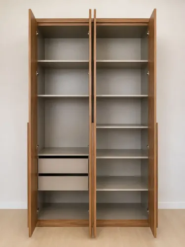 Guarda roupa 4 portas semi novo