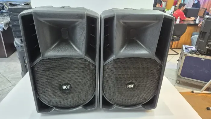 Caixas RCF Art 412A funcionado 100% com gabinete trincado