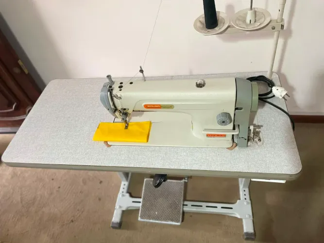 Máquina reta industrial siruba 