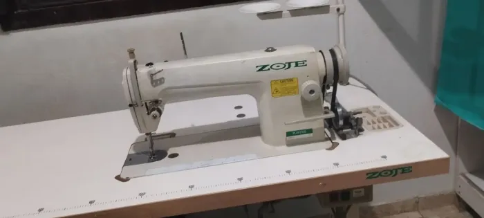 Máquina reta industrial zoje