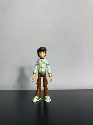 Boneco ben 10 Omniverse