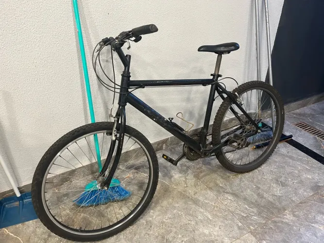 Bicicleta aro 26 Caloi usada em bom estado.