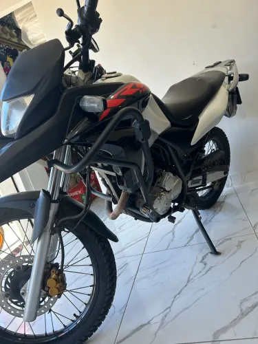 XRE 300 2015