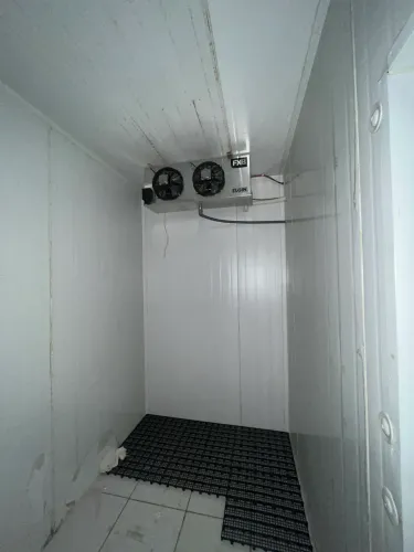 Câmera fria pra carnes e bebidas 
