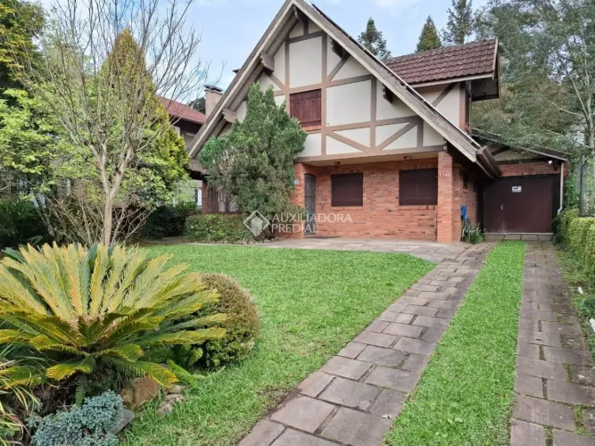 Casa à venda com 4 dormitórios no bairro Planalto em Gramado