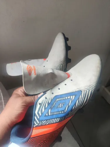 Chuteira umbro original