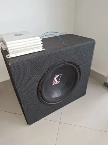 Caixa selada com sub Kicker 8"