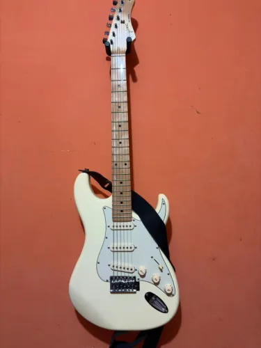 Guitarra Tagima tg530 zerada + cubo peavey blazer 158