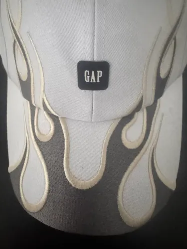 Boné Flame White Yeezy x GAP -