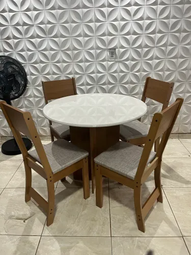 Mesa Alice 4 cadeiras nova