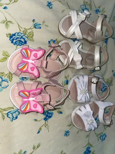 Sandalinhas lindas e delicadas