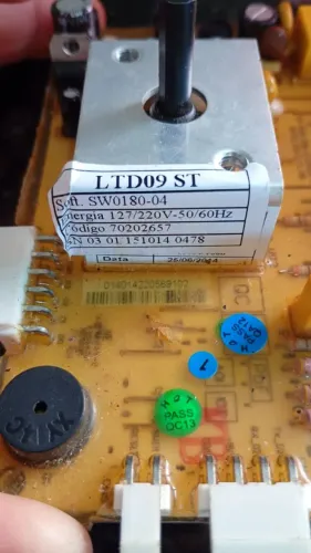 Vendo placa de máquina de lavar Eletrolux usado funcionando perfeitamente. 