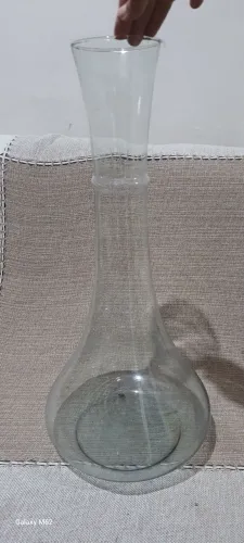 Vaso decorativo transparente, mede 75cm de altura.