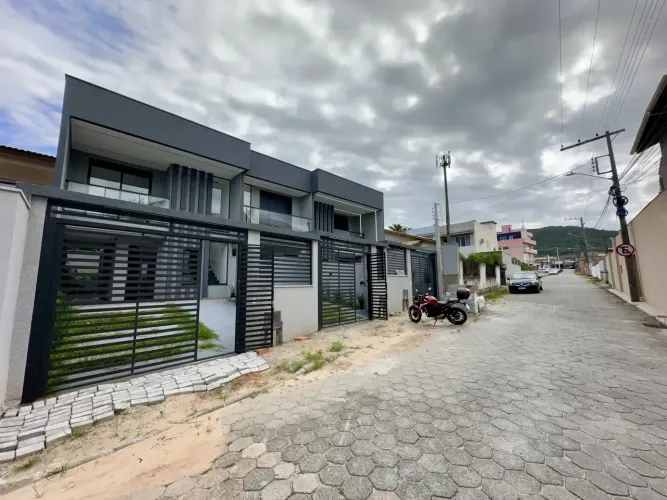 Sobrado Geminado  3 Dormitórios (1 Suíte)  R$ 589.000  Ingleses | Florianópolis/SC