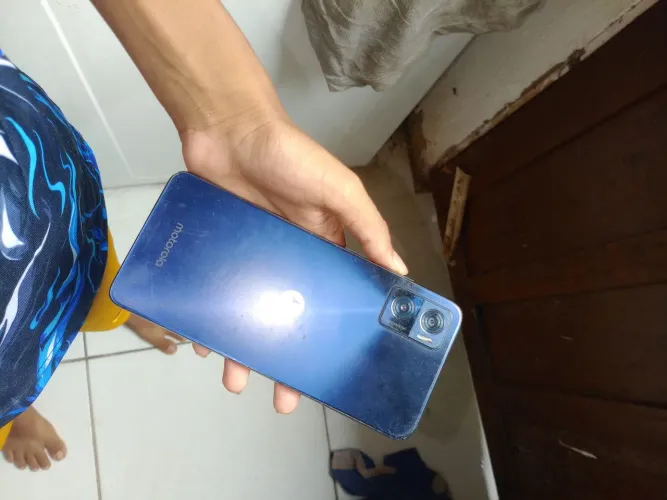 Celular novo só precisa trocar a tela pois ele está sem imagem
