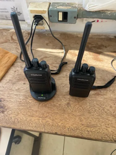 Rádio comunicador portátil profissional