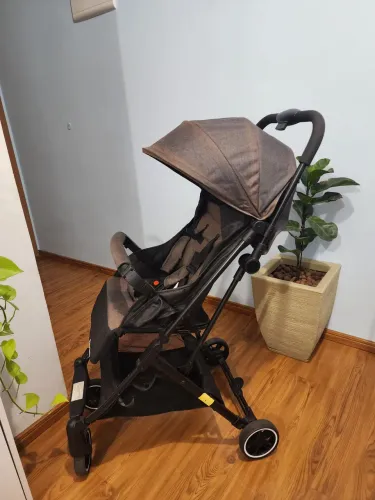 Carrinho de Bebê super compacto (cabe no vao entre os bancos dianteiro e traseiro do carro