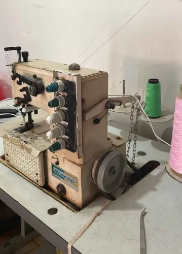 Vendo máquina de custura galoneira Bracob industrial costurando perfeitamente 