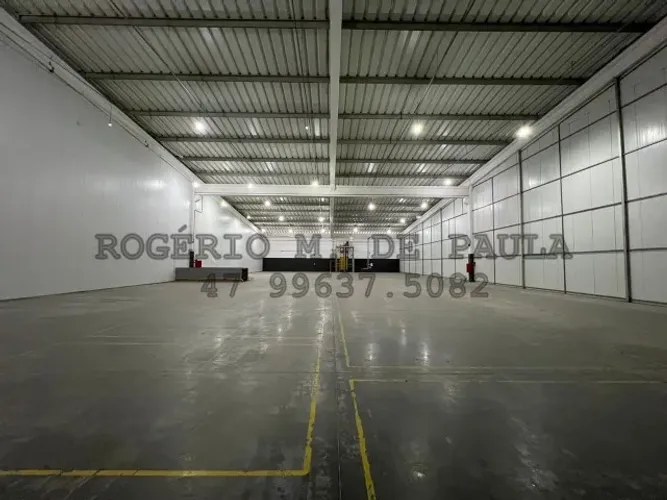 Galpão 2.500m² em Camboriú - SC