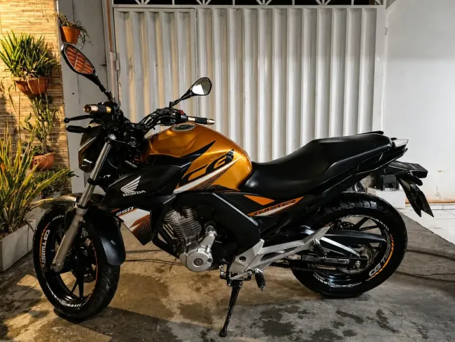 Cb Twister moto extra