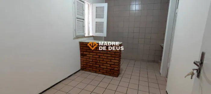 Casa com 1250 m², com 37 apartamentos para locação. Renda garantida.