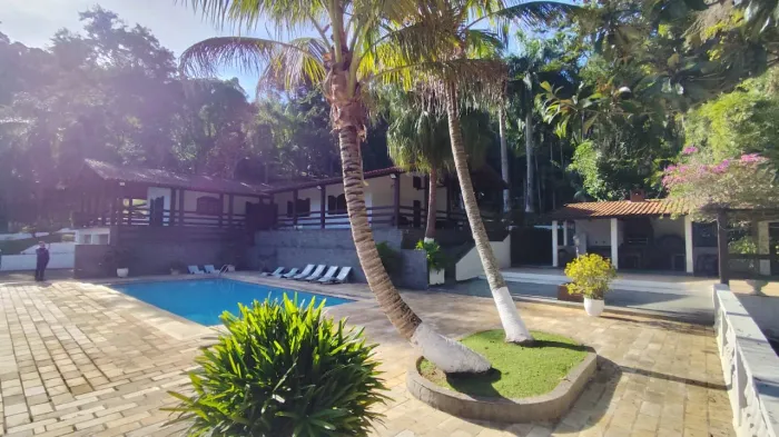 Sítio com 3 quartos, Araçariguama - R$ 1.7 mi, Cod: CH-1102