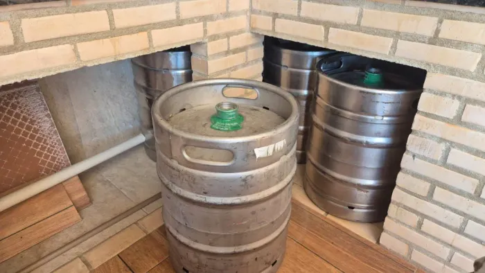 Vendo 4 Barris de Heineken 