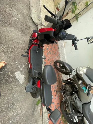 Vendo moto nova 