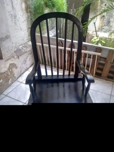 Linda cadeira de balanço ótima p/ amamentação.