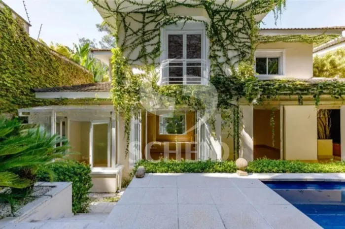 Casa em Condomínio no Jardim Guedala, com 4 suítes, 5 vagas, 560,00m².