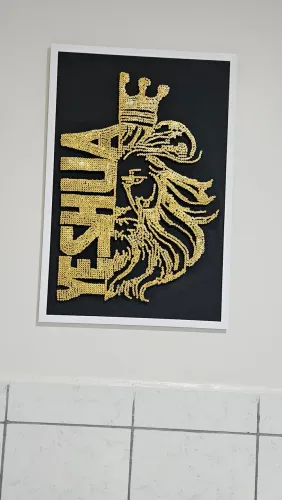 quadro feito com parafusos 