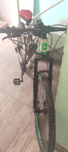 Bike motorizada aro 29, único dono