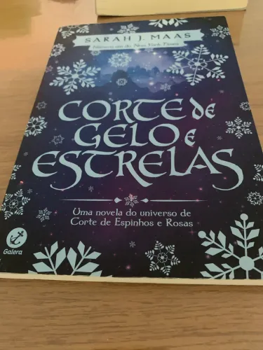 Corte de gelo e estrelas 