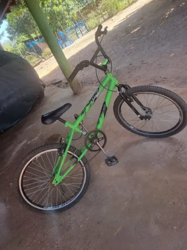 Bicicleta pra vender logo 600 pouco usada