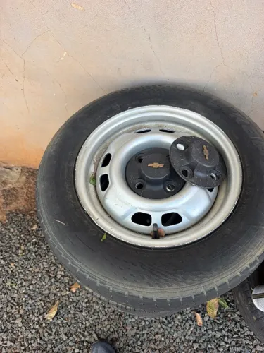 Rodas originais do chevete DL aro 13 com pneus