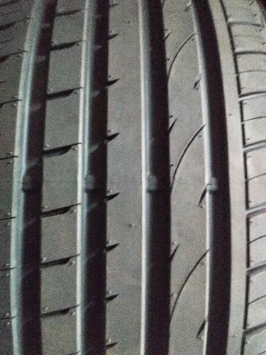 Pneu 215/30 20