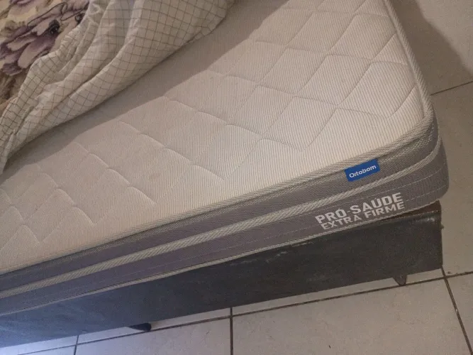 Cama King size com suporte