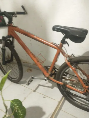 Vendo bike GTS aro 26 usada cor laranja 