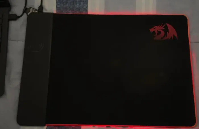 Mousepad Gamer Redragon P025 RGB Speed com Carregador Wireless e Base Antiderrapante