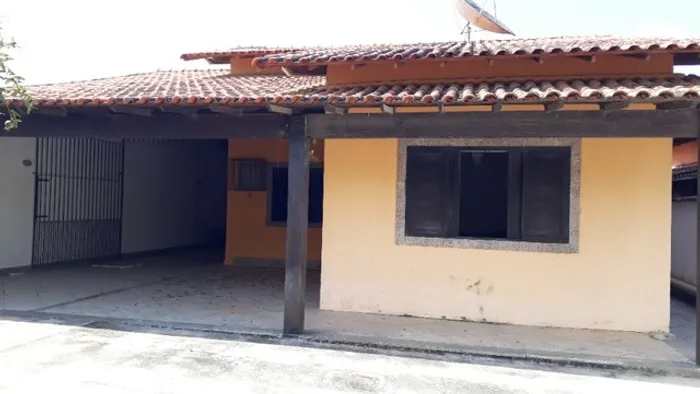 Amparo Vende- Casa linear 3 quartos sendo 1 suíte em condomínio-Pontes dos Leites-Araruama