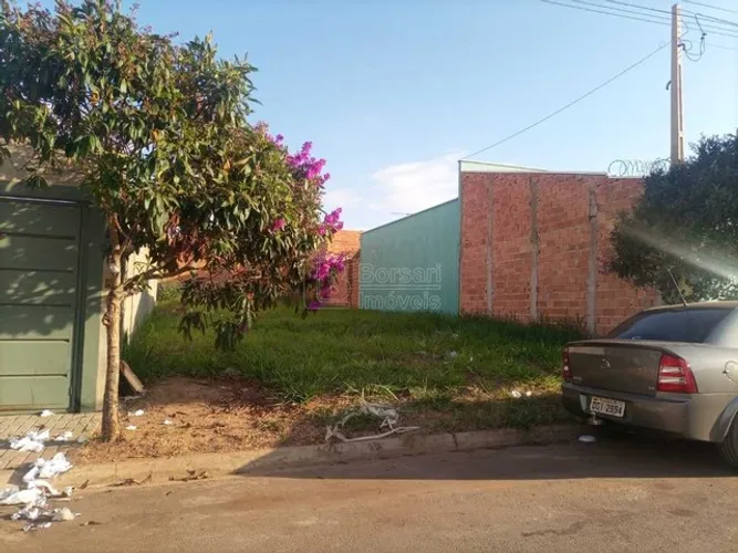 Venda de Terreno / Padrão na cidade de Araraquara