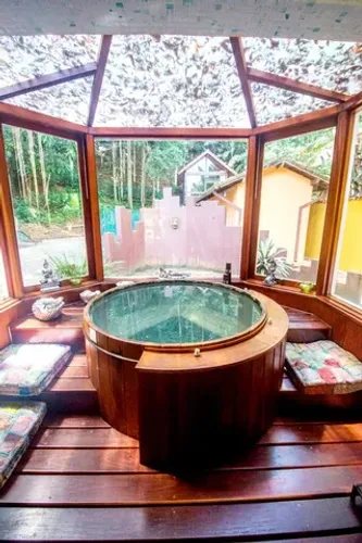 Magnífica casa no Centro de Penedo, Itatiaia RJ!!<br> Terreno de 7.800 m²  
