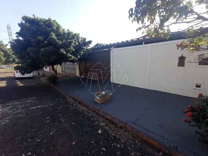 Venda de Casas / Padrão na cidade de Araraquara