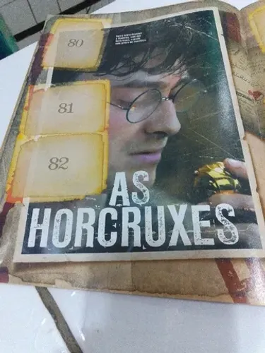 Álbum de figurinhas Harry Potter bem conservada