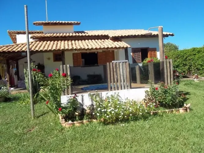 Sitio de 1250m² todo plano, com casa, campo de futebol, banheira de hidromassagem.