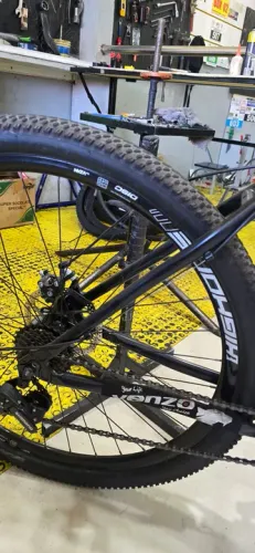Bicicleta Aro 29 venzo thunder, suspensão mecânica freio absolute. Tam 17