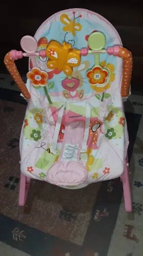 Cadeirinha de balanço Fisher Price Vibra e Toca